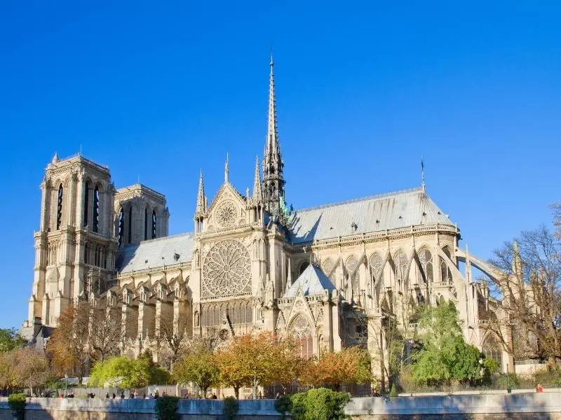 What makes Paris worth visiting - Notre Dame