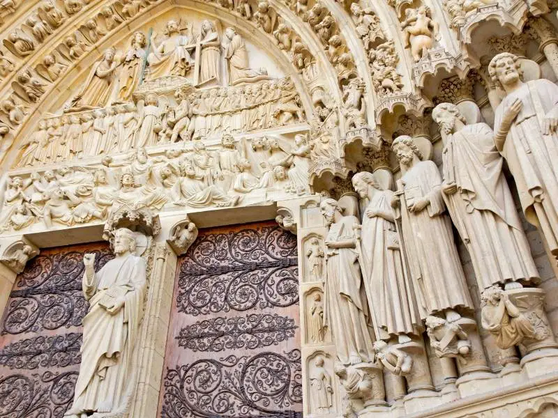 What makes Paris worth visiting - Notre Dame architecture