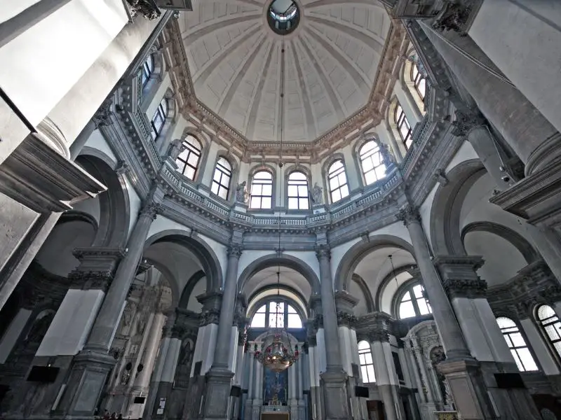 Beautiful Building in Venice, Basilica di Santa Maria Della Salute interiors